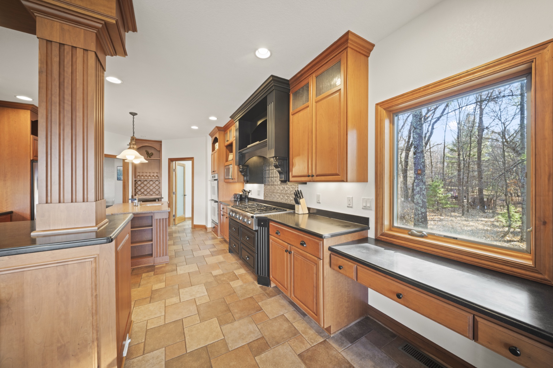 Professional-grade 6-burner gas range and double ovens